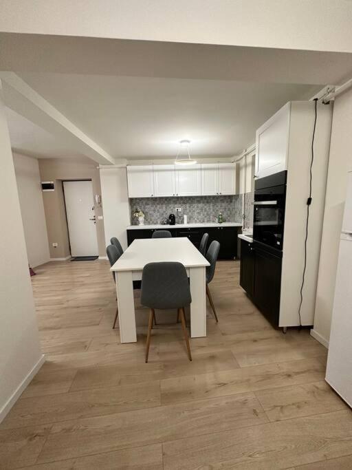 Ultracentral Luxury Apartament Timisoara Ngoại thất bức ảnh
